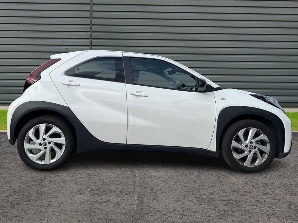 Toyota Aygo X 1.0 Vvt I Pure Hatchback White #2