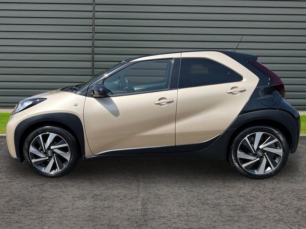 Toyota Aygo X 1.0 Vvt I Edge Hatchback Beige #6