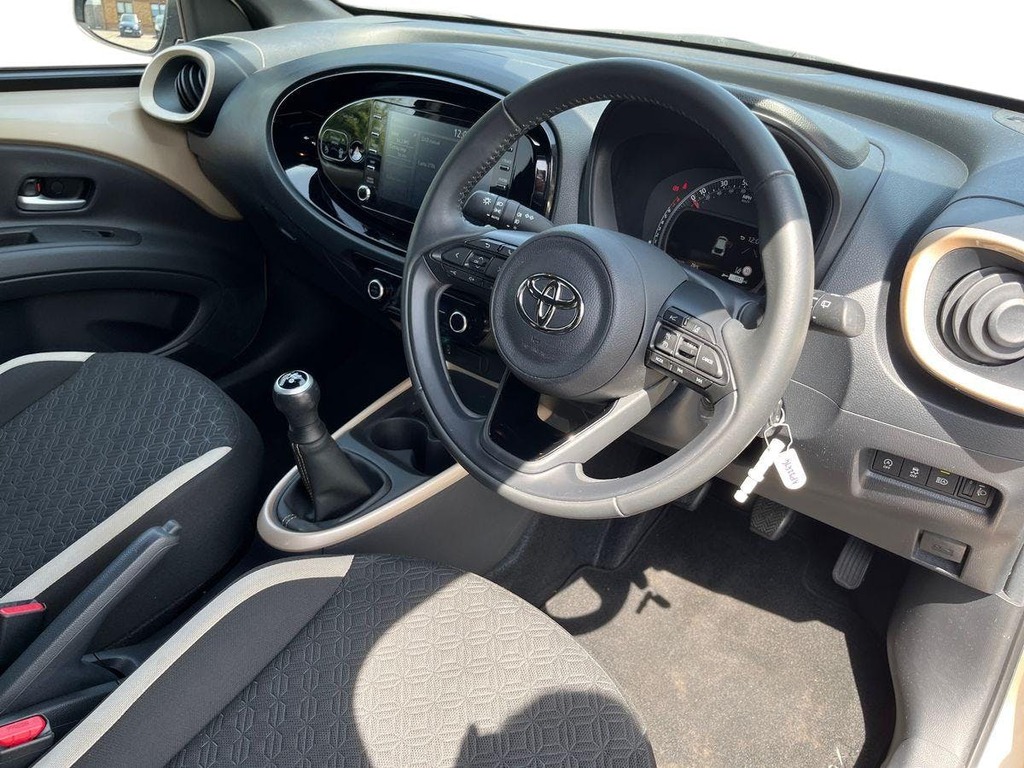 Toyota Aygo X Edge Beige #9