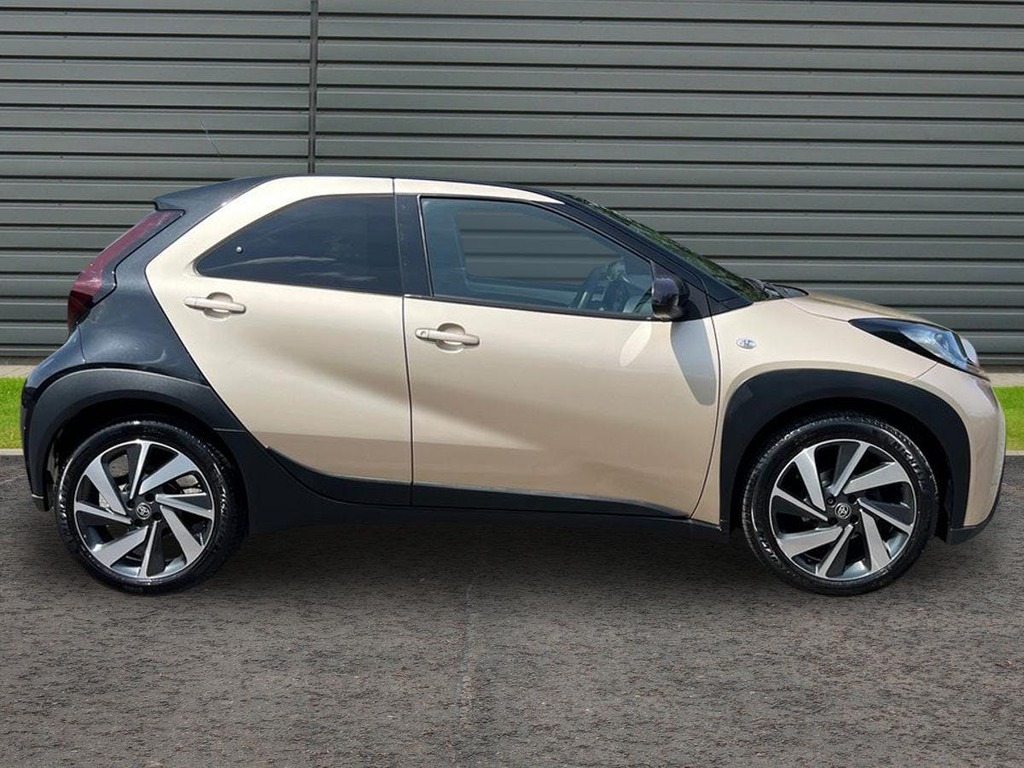 Toyota Aygo X 1.0 Vvt I Edge Hatchback Beige #2