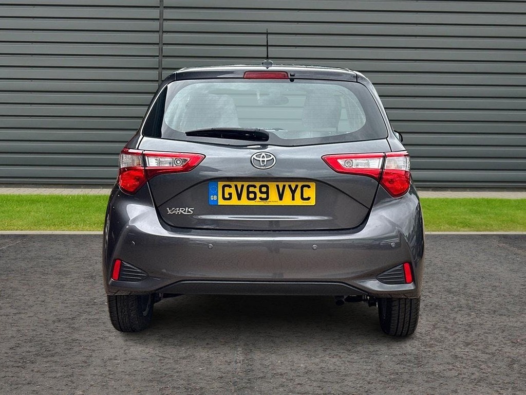Toyota Yaris 1.5 Vvt I Icon Hatchback Cvt Grey #4