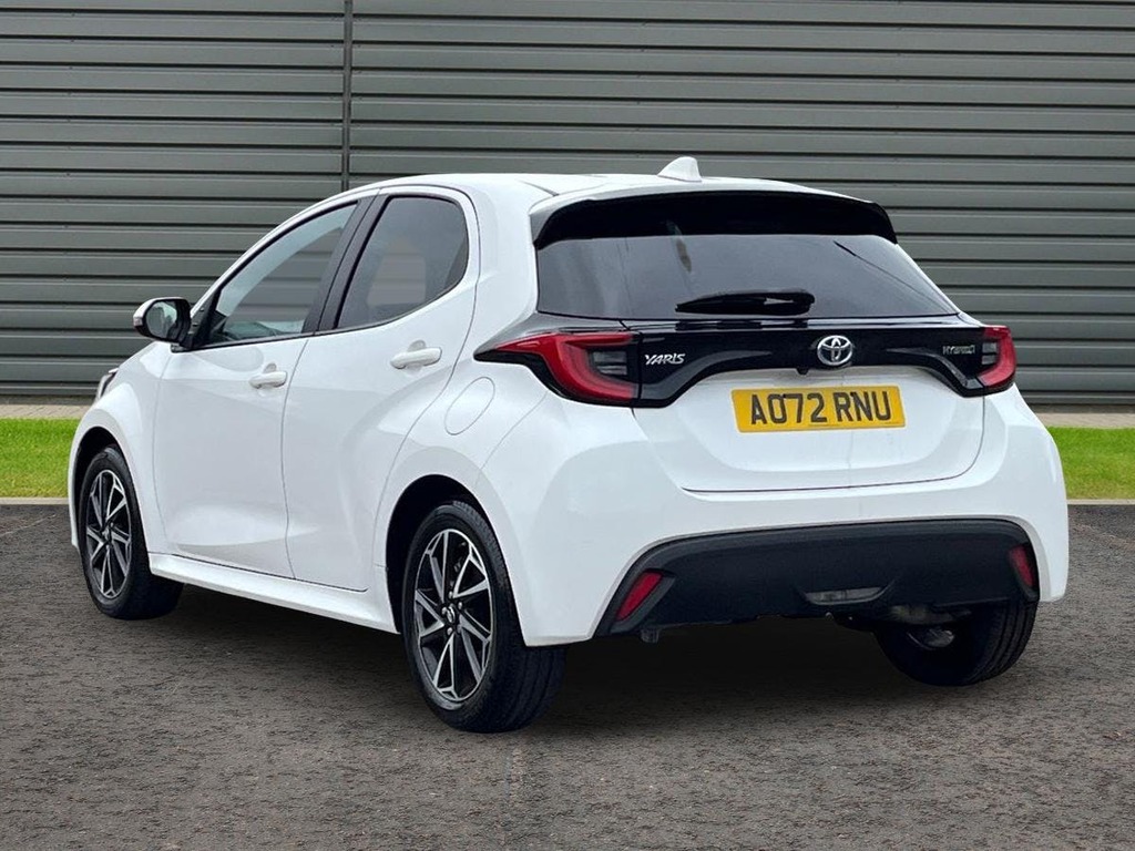 Toyota Yaris 1.5 Vvt-h Design Hatchback Hybrid E Cvt White #5