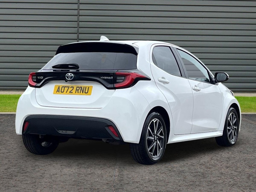 Toyota Yaris 1.5 Vvt-h Design Hatchback Hybrid E Cvt White #3