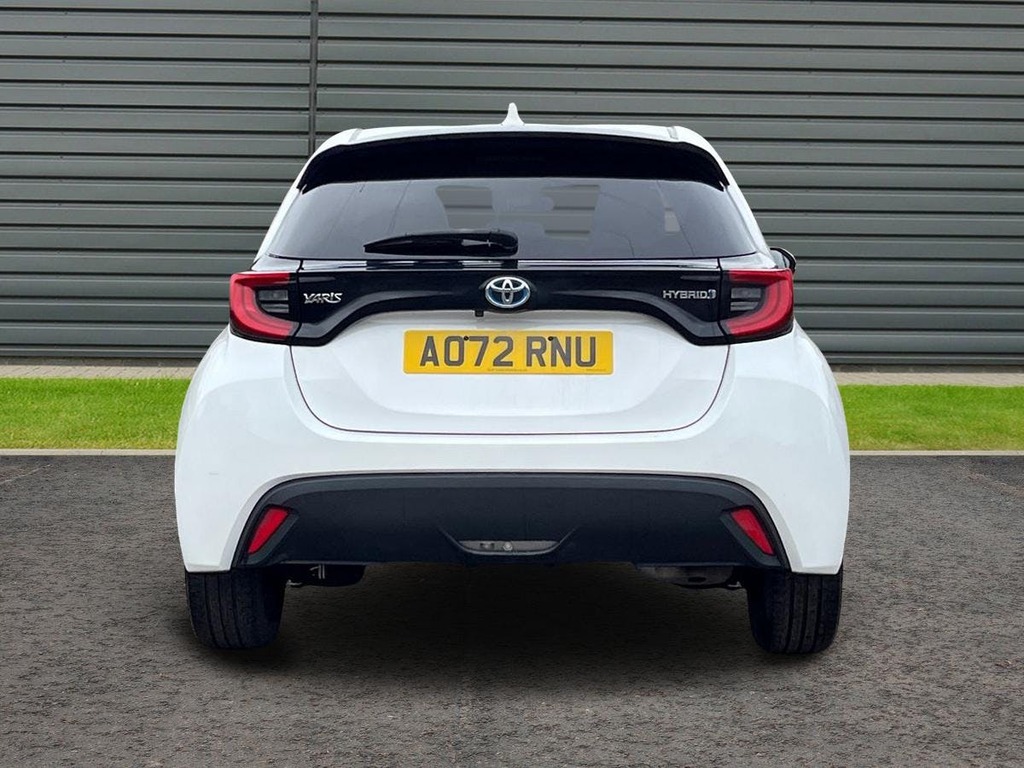 Toyota Yaris 1.5 Vvt-h Design Hatchback Hybrid E Cvt White #4