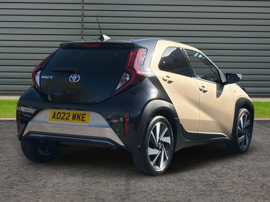 Toyota Aygo X 1.0 Vvt I Exclusive Hatchback Beige #3