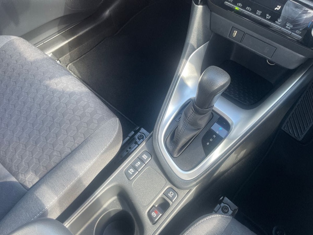 Toyota Yaris Hatchback Silver #13