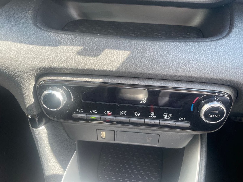 Toyota Yaris Hatchback Silver #14
