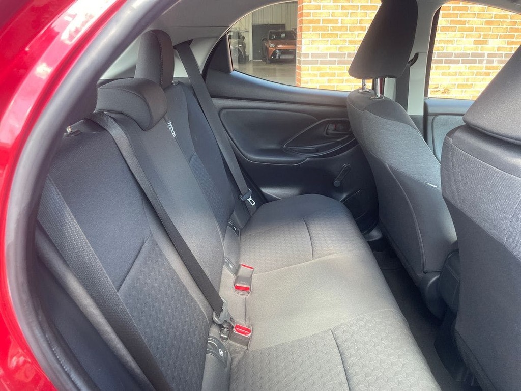Toyota Yaris Hatchback Silver #21