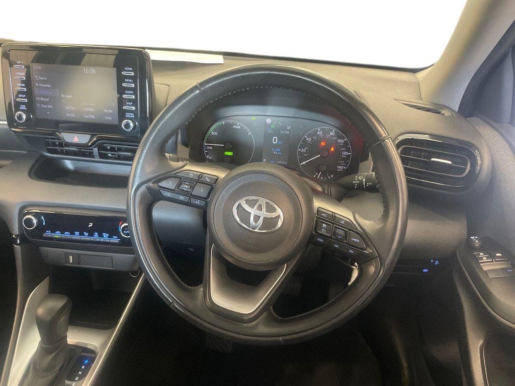 Toyota Yaris Hatchback Silver #10