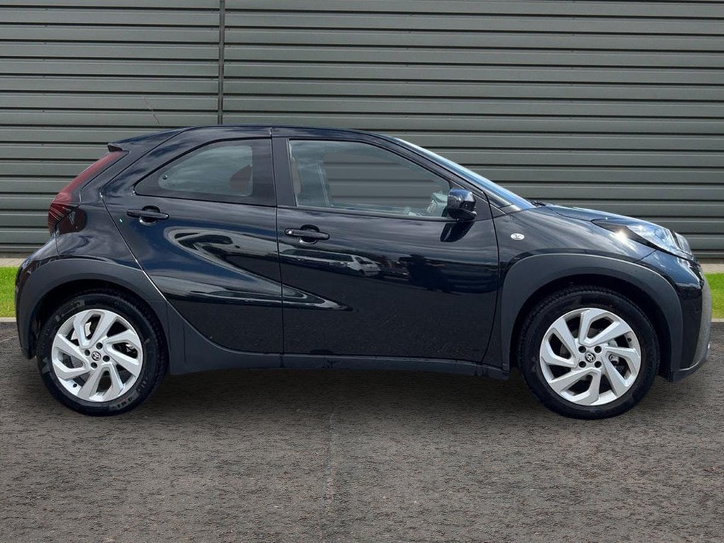 Toyota Aygo X 1.0 Vvt I Pure Hatchback Black #2