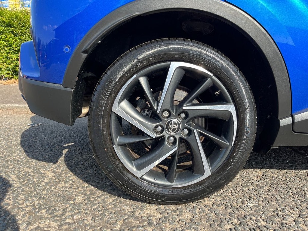 Toyota C-Hr Design White #24