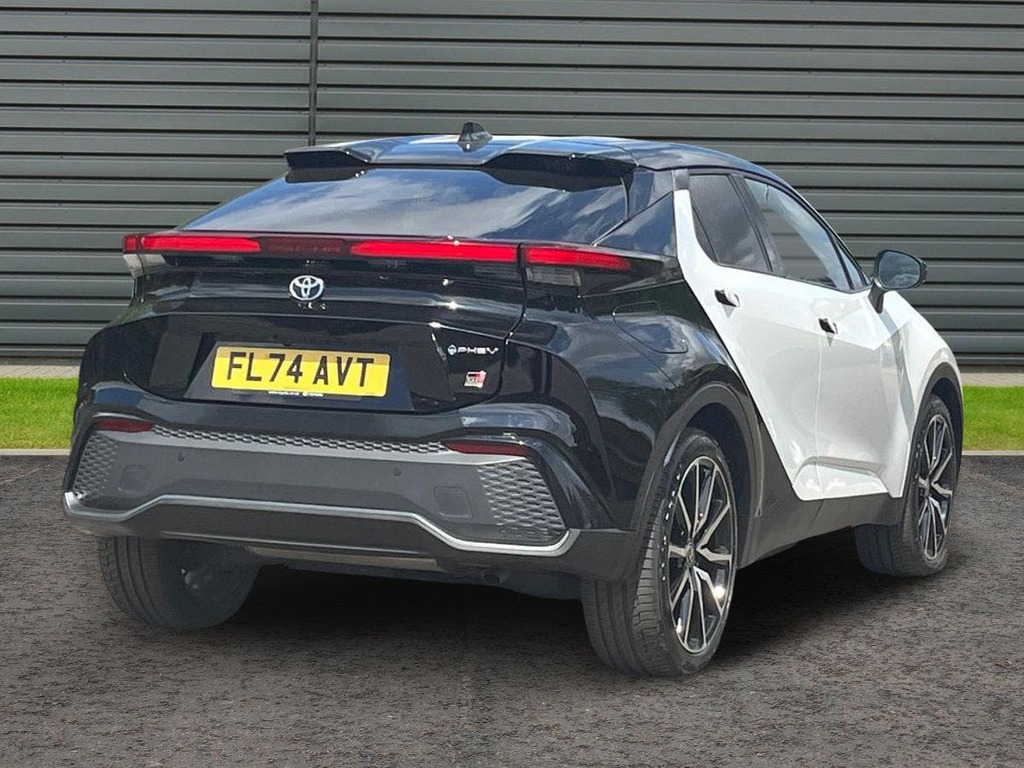 Toyota C-Hr 2.0 Vvt 13.6Kwh Gr Sport Suv Plug In Hy White #3