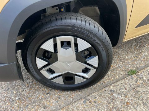 Dacia Spring Hatchback YM74OFR Beige #3