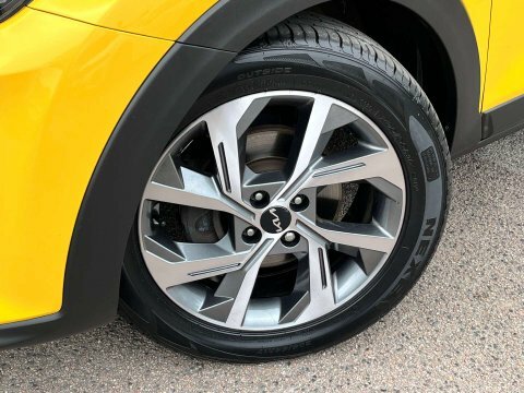 Kia Stonic Suv Yellow #3