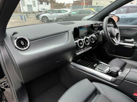Mercedes-Benz B Class Hatchback Black #16