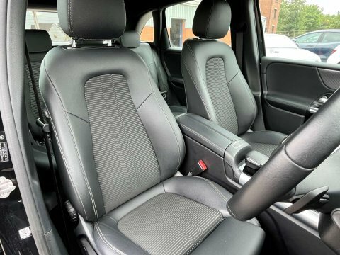 Mercedes-Benz B Class Hatchback Black #86
