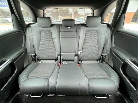 Mercedes-Benz B Class Hatchback Black #90