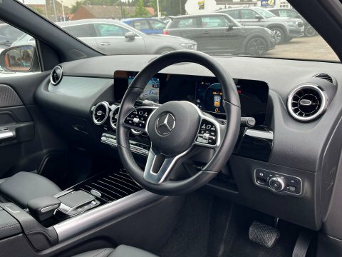 Mercedes-Benz B Class Hatchback Black #17