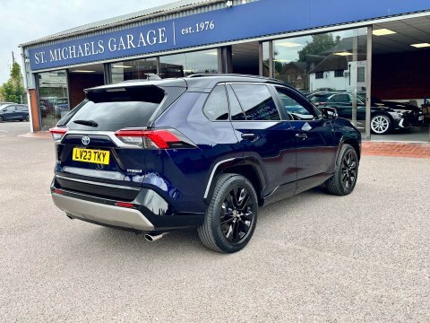 Toyota Rav 4 Design Black #8