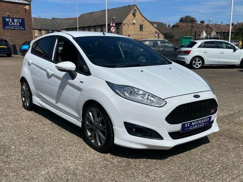 Ford Fiesta Hatchback White #4