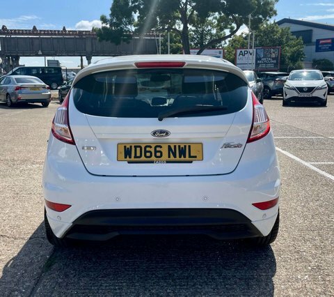 Ford Fiesta Hatchback White #6