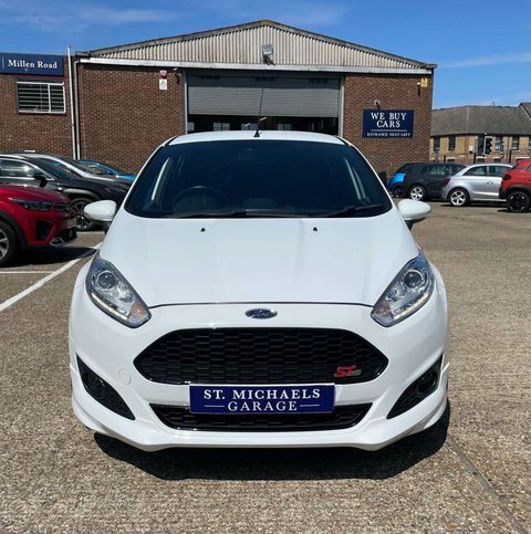 Ford Fiesta Hatchback White #5
