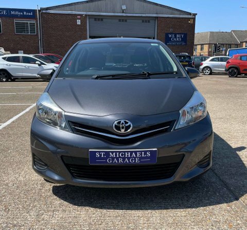 Toyota Yaris Hatchback Red #5