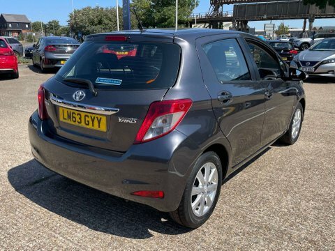 Toyota Yaris Hatchback Red #9