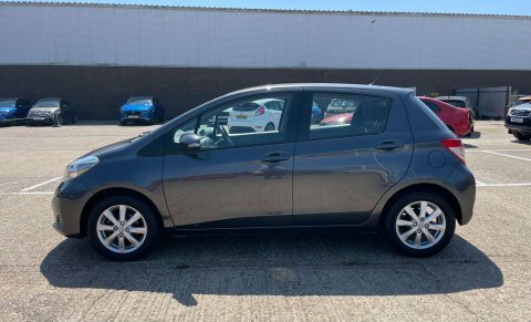 Toyota Yaris Hatchback Red #11