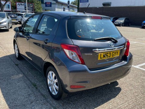 Toyota Yaris Hatchback Red #8
