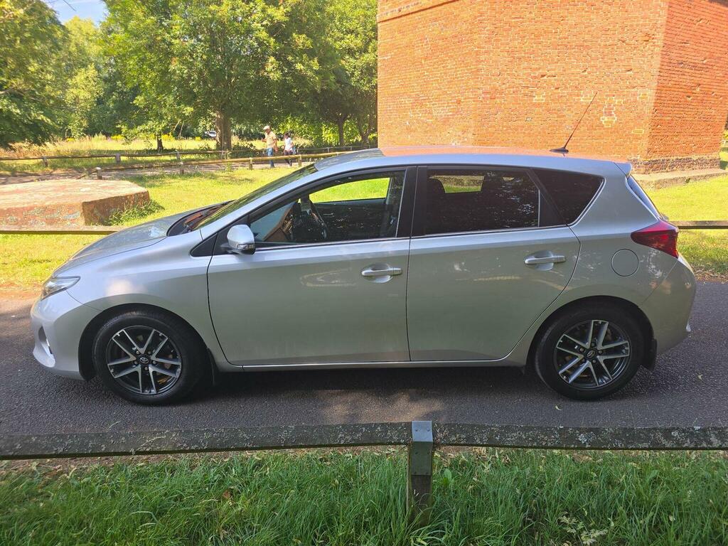 Toyota Auris 1.6 V-matic Icon Plus Multidrive S Euro 5 Silver #4