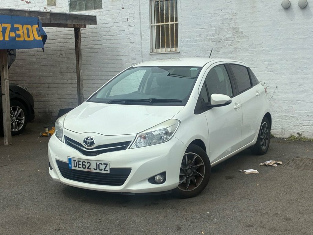 Toyota Yaris 1L Edition White #3