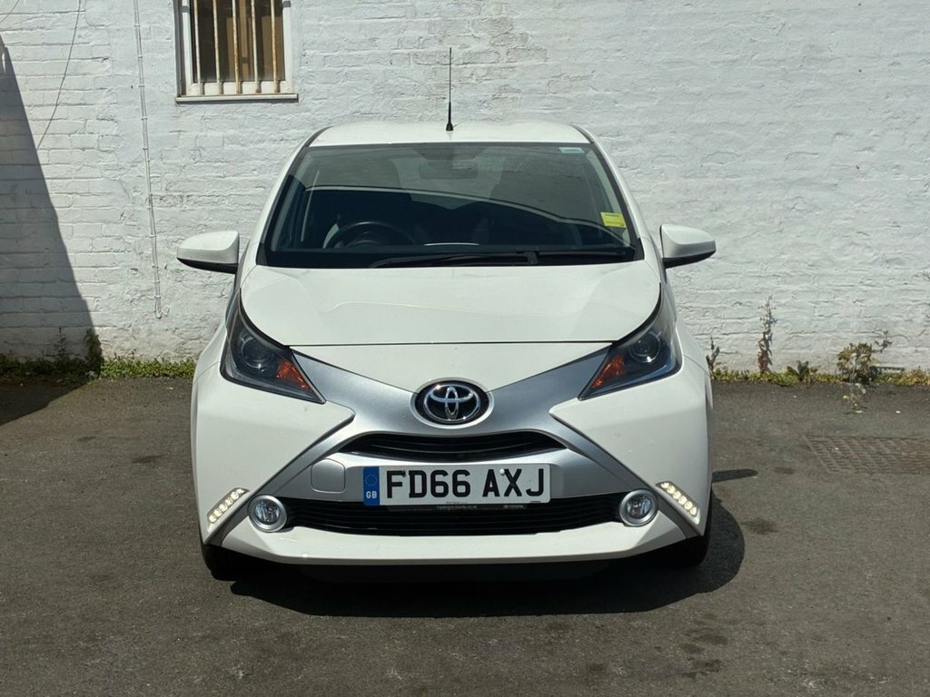 Toyota Aygo 1L X-pure White #4