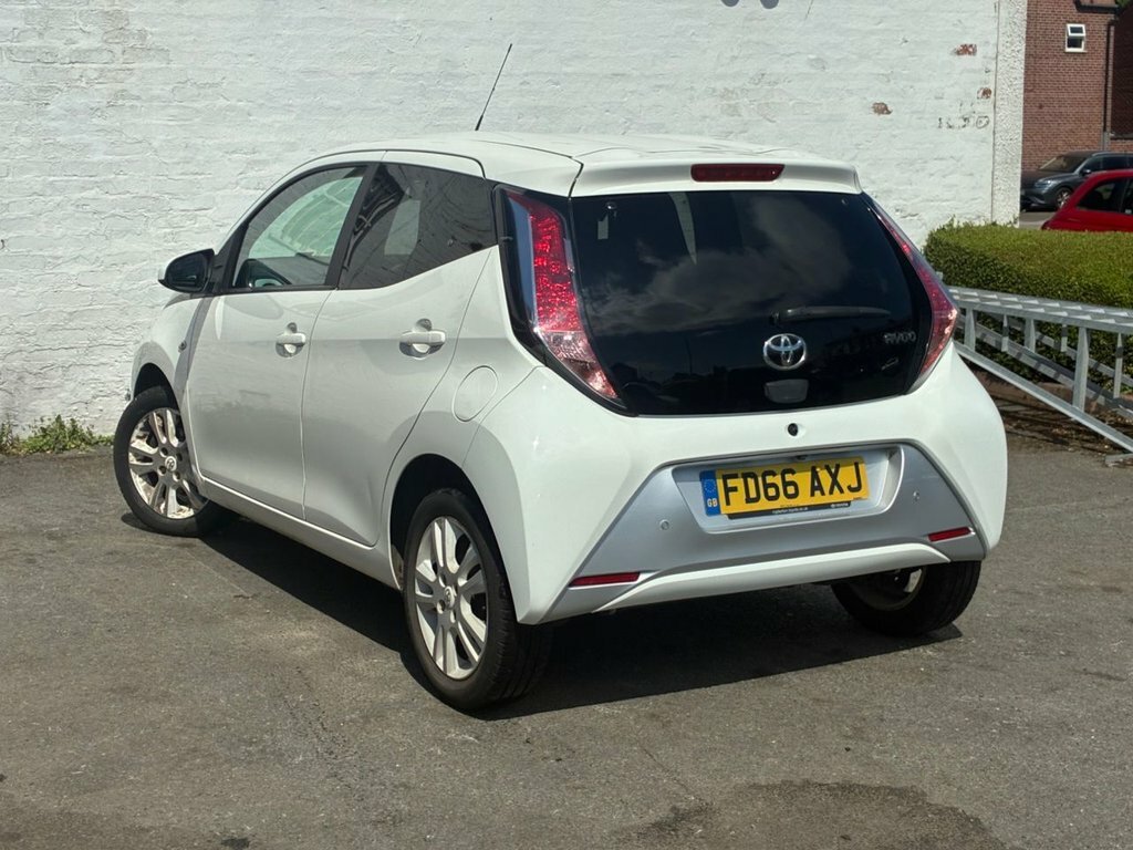 Toyota Aygo 1L X-pure White #6