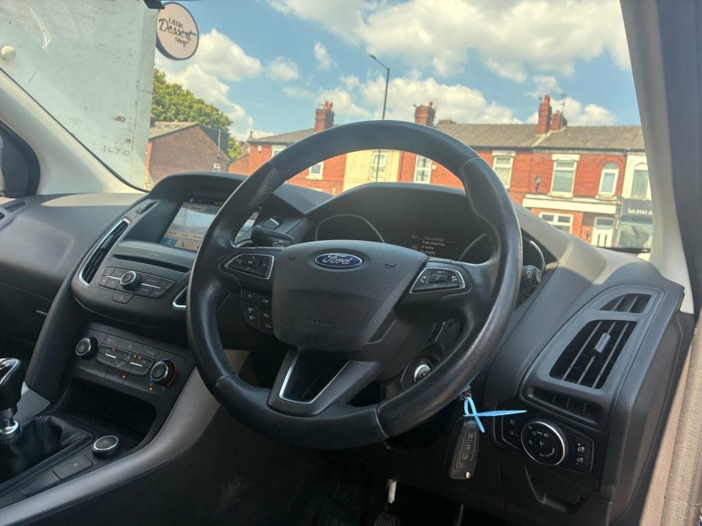 Ford Focus Hatchback 1.0 T Ecoboost Titanium 201766 Black #12