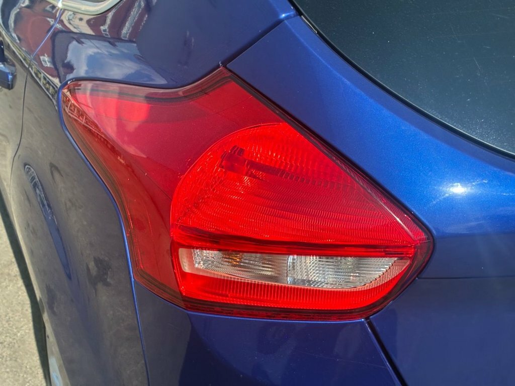 Ford Focus Hatchback 1.0 T Ecoboost Titanium 201766 Black #35
