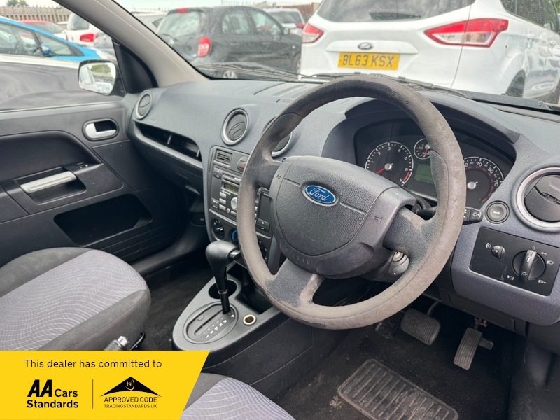 Ford Fusion Zetec Climate Black #4