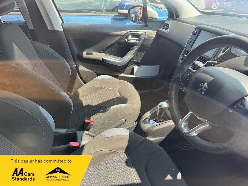 Peugeot e-208 E-hdi Allure White #5
