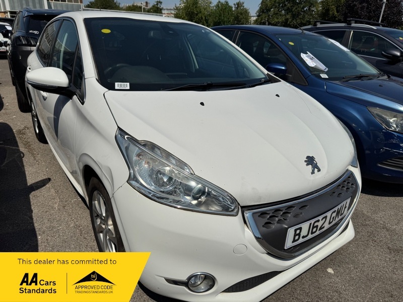 Peugeot e-208 E-hdi Allure White #2