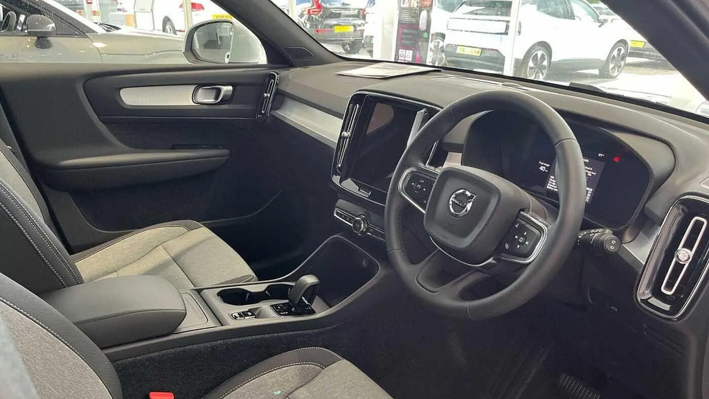 Volvo XC40 Core B3 163 Hp NU75AZO #4