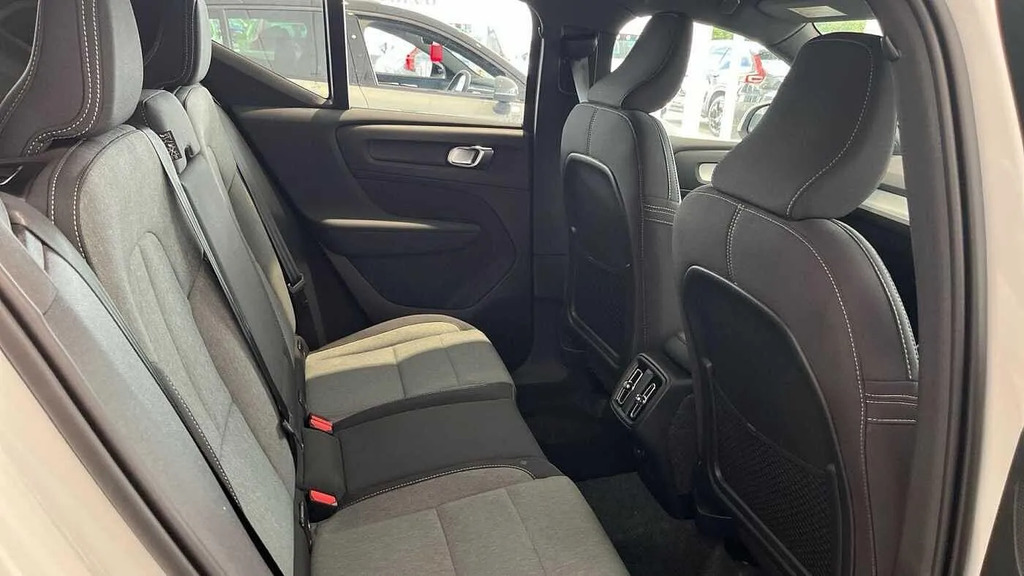 Volvo XC40 Core B3 163 Hp NU75AZO #6