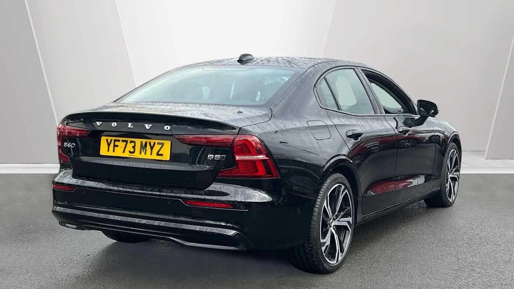 Volvo S60 2.0 B5p Plus Dark #2