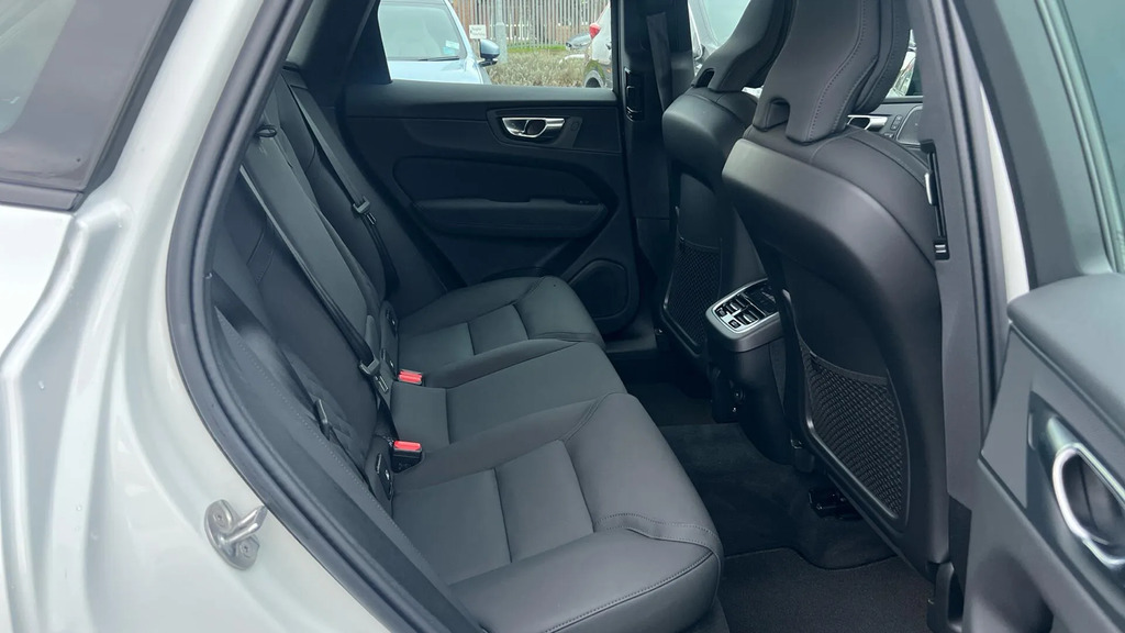 Volvo XC60 2.0 B5 Mhev Plus Awd Euro 6 Ss NL26GFJ #6