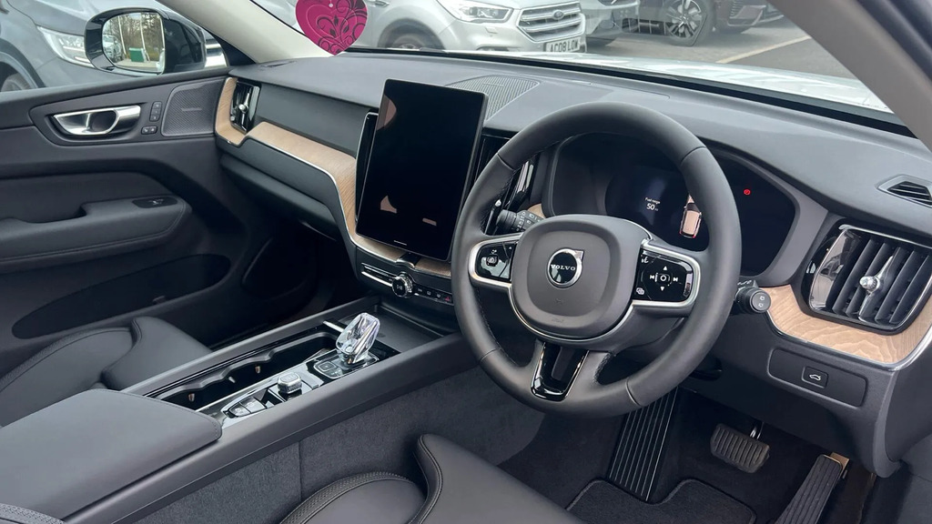 Volvo XC60 2.0 B5 Mhev Plus Awd Euro 6 Ss NL26GFJ #4
