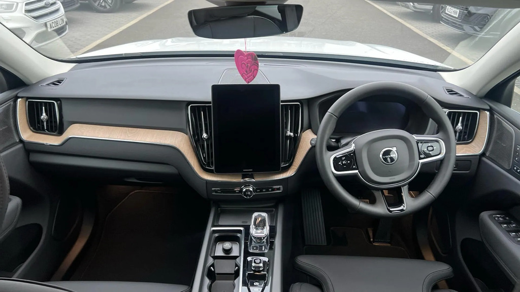 Volvo XC60 2.0 B5 Mhev Plus Awd Euro 6 Ss NL26GFJ #5