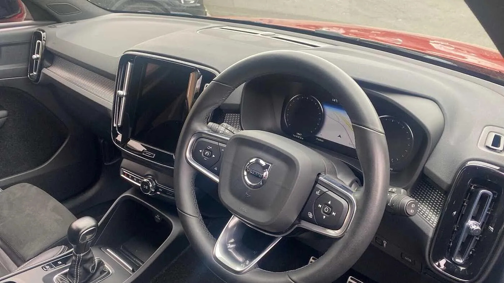 Volvo XC40 R-design T3 163 Hp #4