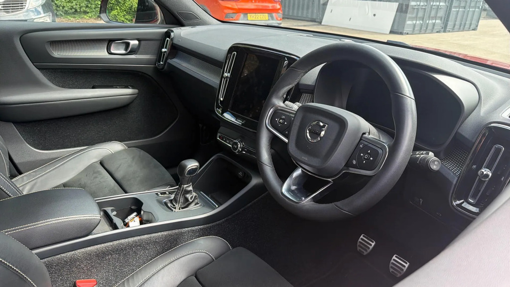 Volvo XC40 R-design T3 163 Hp #4