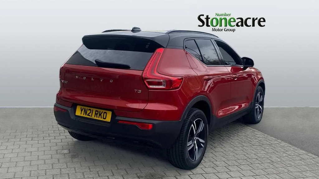 Volvo XC40 R-design T3 163 Hp #2
