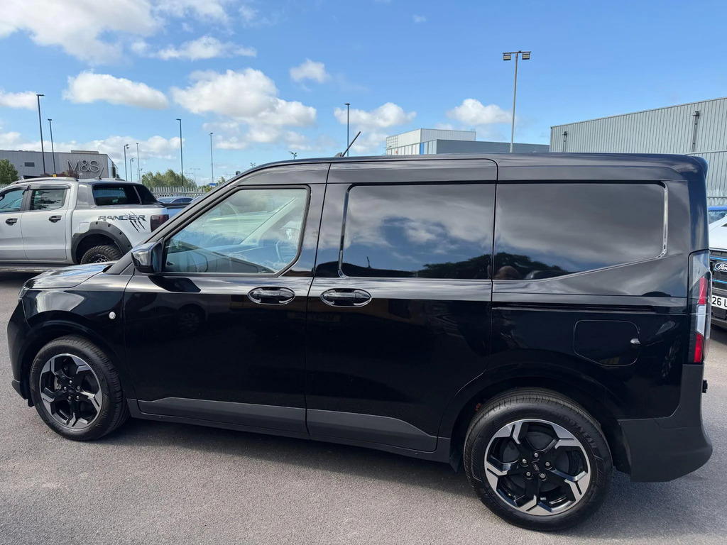Ford Transit Courier 43Kwh Limited Swb YN25NBD #4
