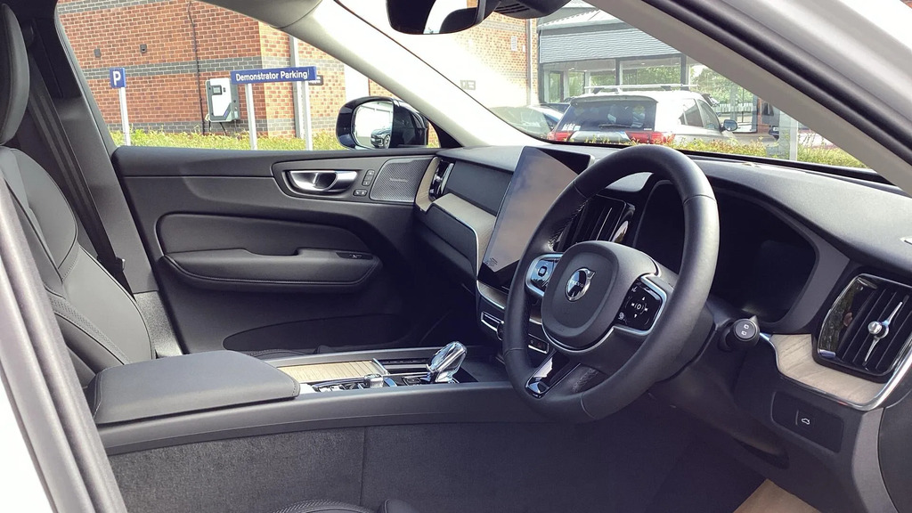 Volvo XC60 2.0 B5 Mhev Plus Awd Euro 6 Ss ND26DKU #4